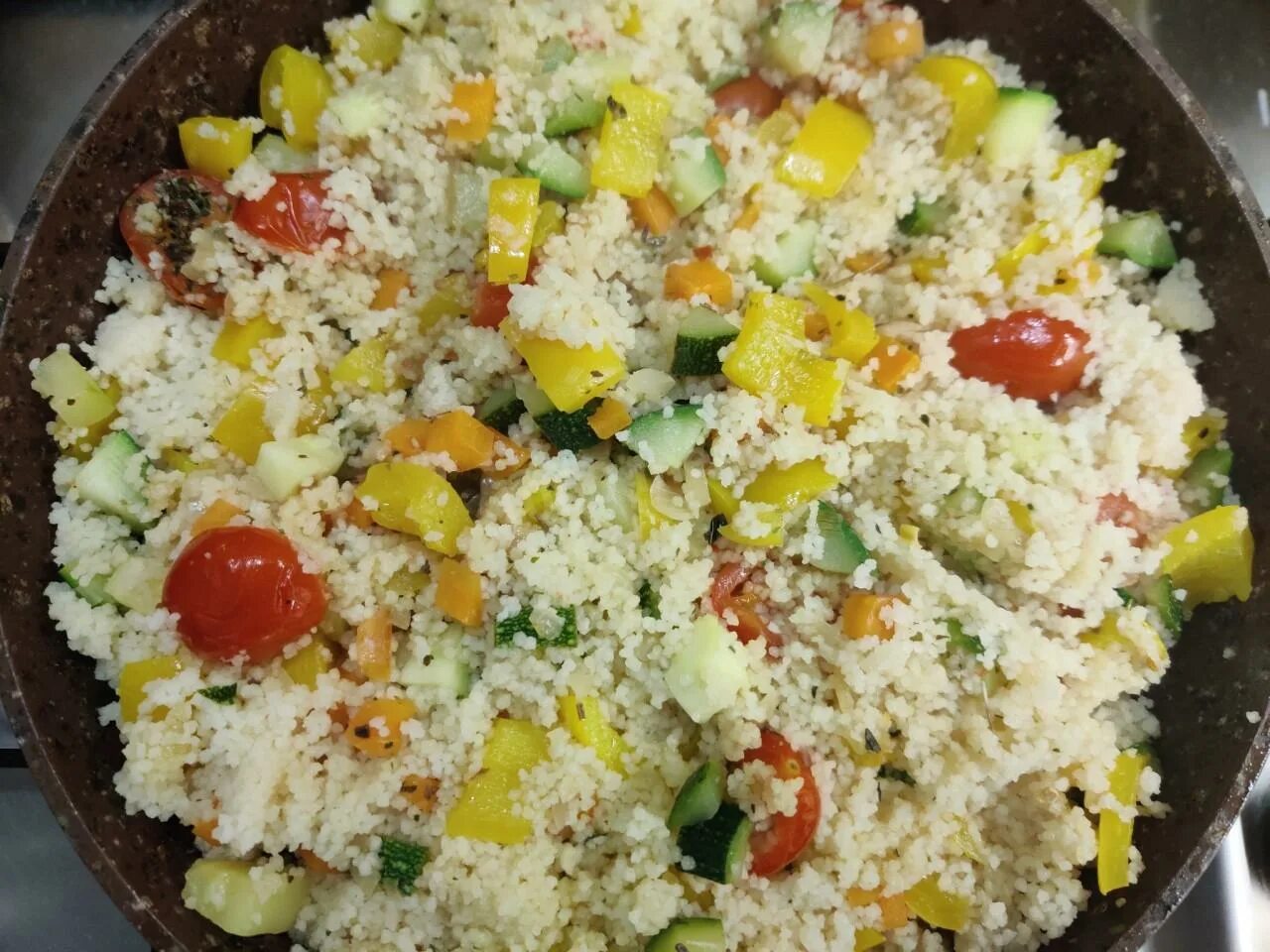 Кускус на сковороде рецепт. Постные блюда из кускуса. Кускус на сковороде рецепт. Кус кус с курицей и овощами. Кускус пшеничный.