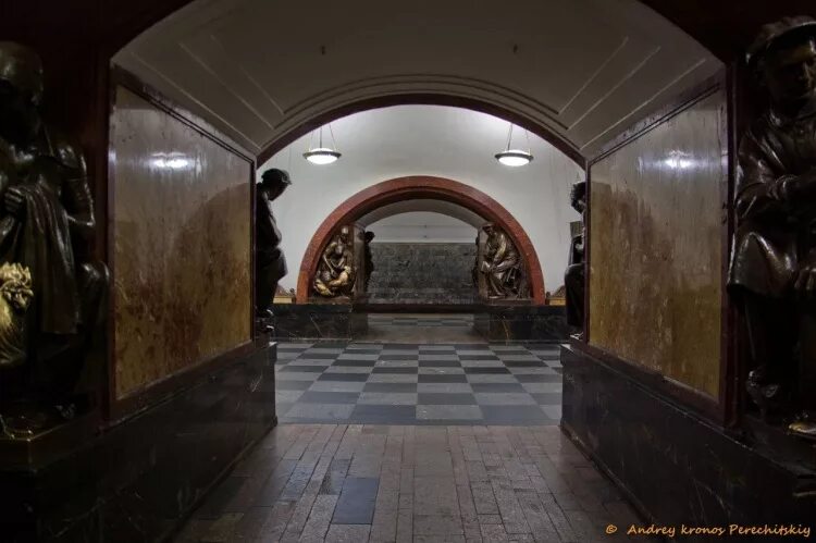 Площадь революции часы работы. Метро площадь революции охотный ряд. охотный ряд театральная площадь революции. станция охотный площадь революции. переход охотный ряд театральная площадь революции.