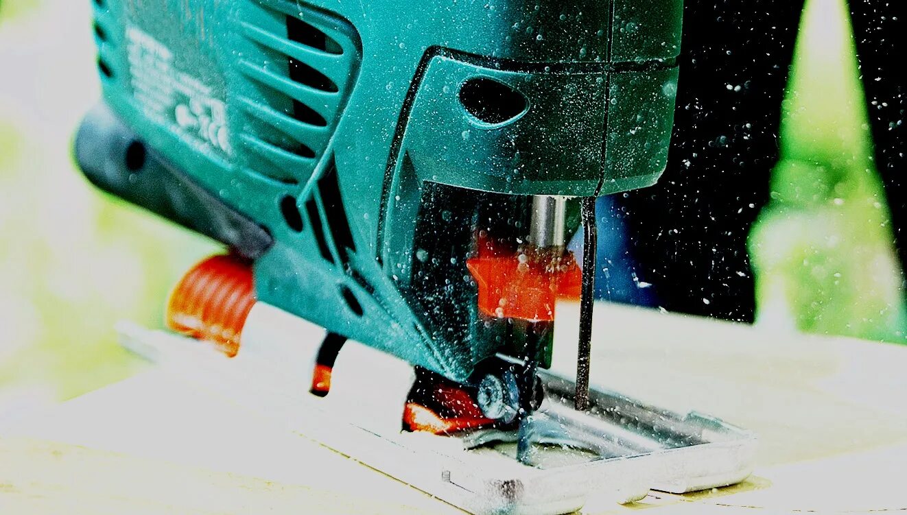 Можно ли лобзиком. Можно ли лобзиком. Пилка по дереву dewalt dt2211. Отверстие электролобзиком. Пилка по дереву dewalt dt2075.