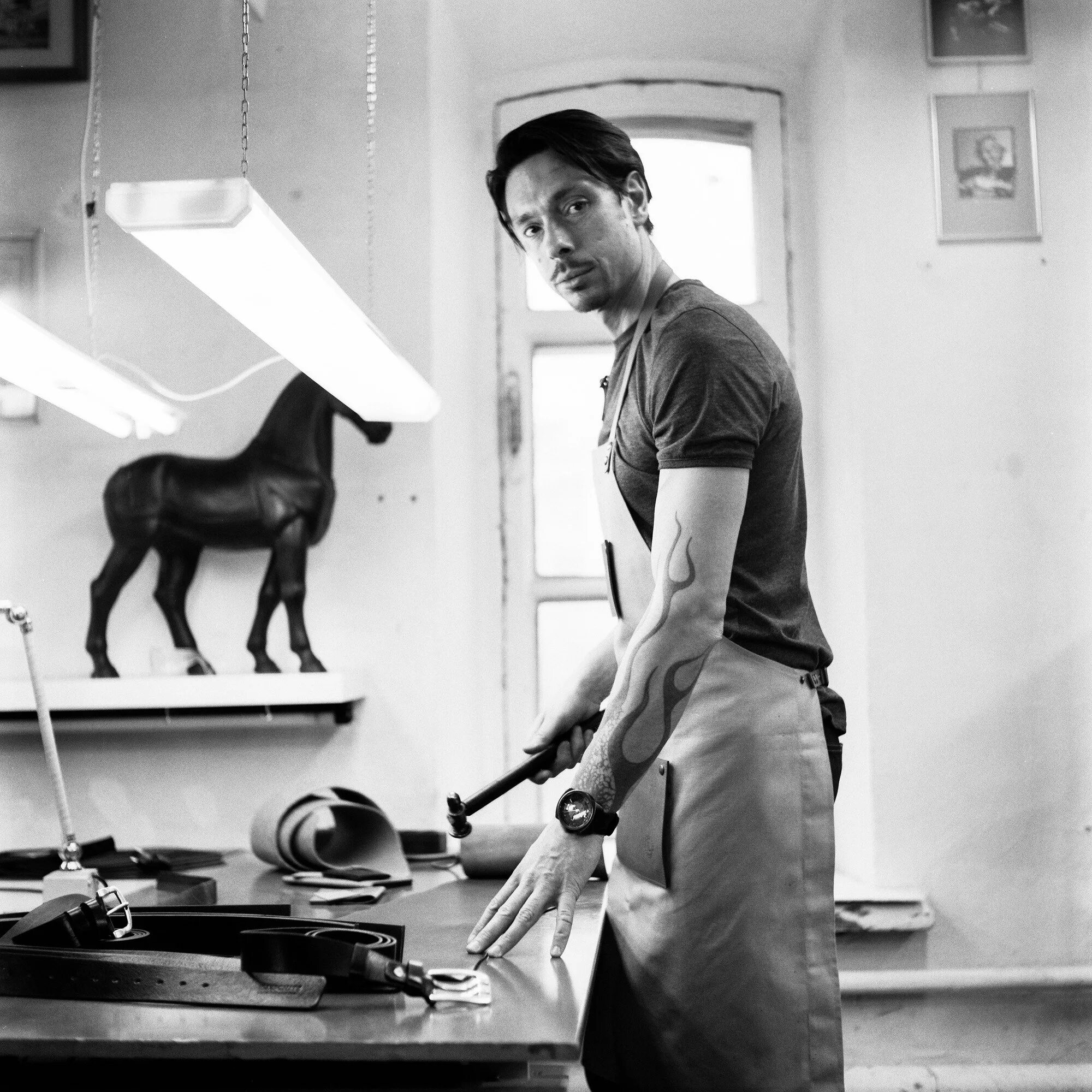 Мастер кузнец древней руси. Как стал ремесленником. Как стал ремесленником. Ремесленники на руси. Виды ремесла для ремесленника.