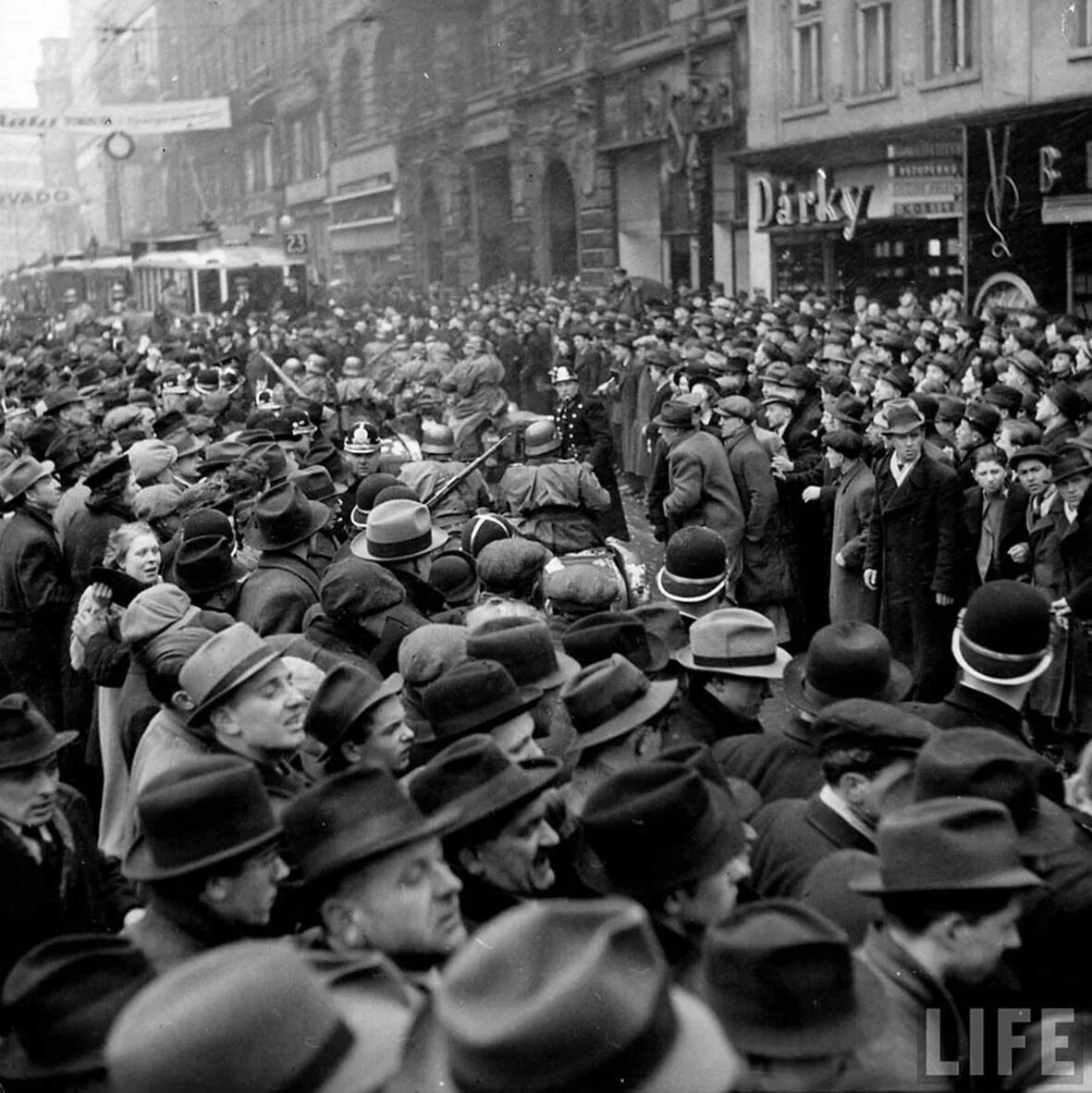 Франция чехословакия 1938. Чехословакия 1939. Германская оккупация Чехии 1939. Немцы в Праге 1939. Оккупация Чехословакии 1938.