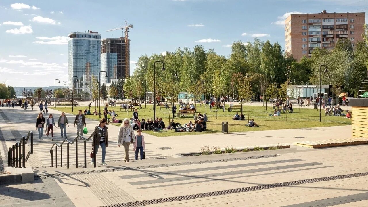 Время в ижевске сейчас. Центральная площадь Ижевск. Ижевск экскурсии по городу. Центральная площадь Ижевск 2022. 27 Августа Ижевск Центральная площадь.