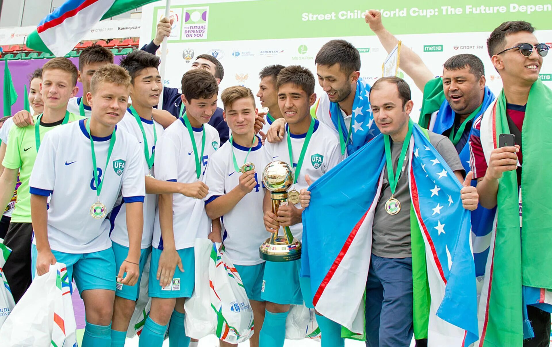 Узбекистан молодежь спорт. Футбол Узбекистан дети. Спортсмены Узбекистана.