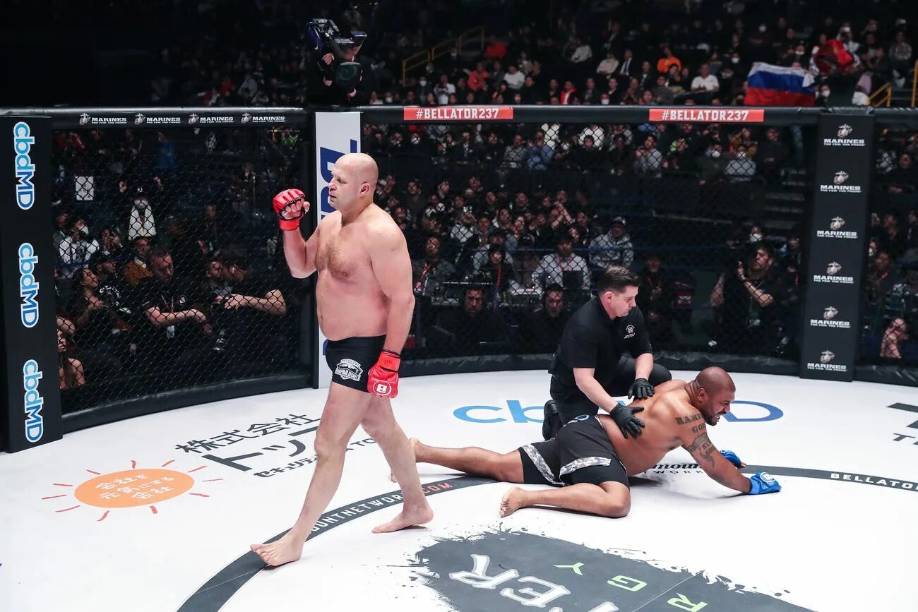 Фёдор емельяненко тимоти джонсон бой 2021. Емельяненко – квинтон джексон. Федор емельяненко джонсон. Первое поражение емельяненко. Боец федор емельяненко.