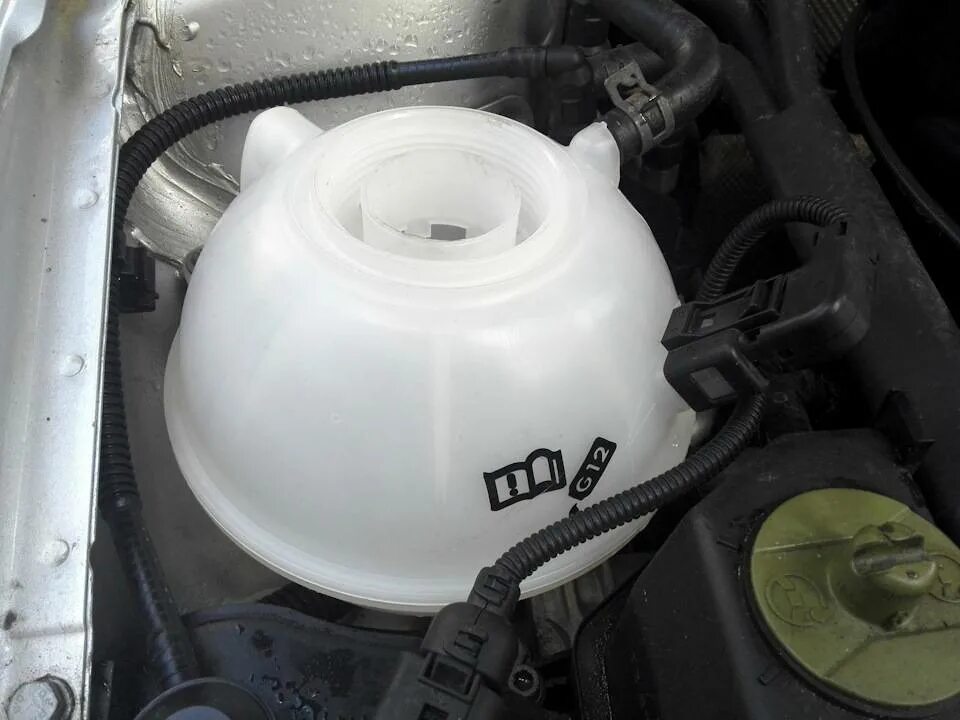 Расширительный бак ваз 2110. Расширительный бачок охлаждающей жидкости tiguan 2018. Расширительный бачок для антифриза на lacetti. Мотор расширительного бачка баф1044ев3. Расширительный бачок охлаждающей жидкости на suzuki drz400s.