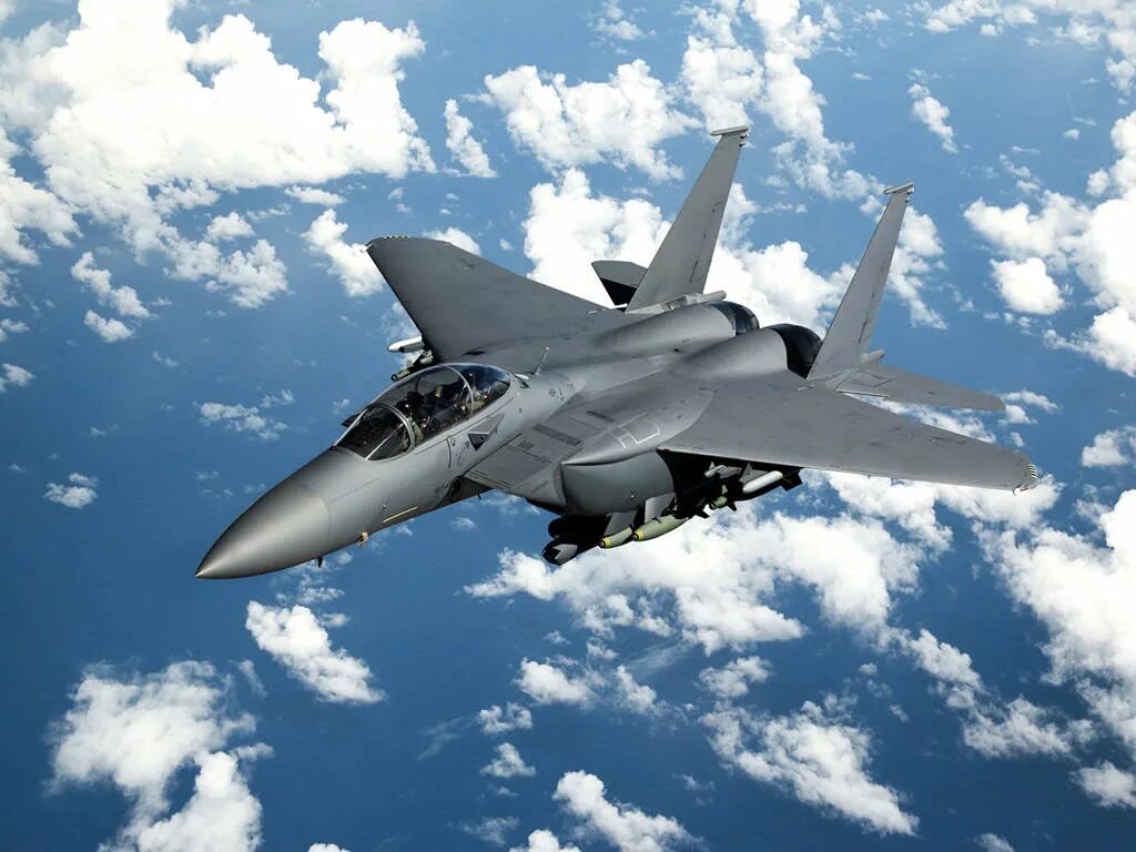 Истребитель значения. F-15se Silent Eagle. F-15 Eagle. F 15 истребитель. F 15 Eagle истребитель.