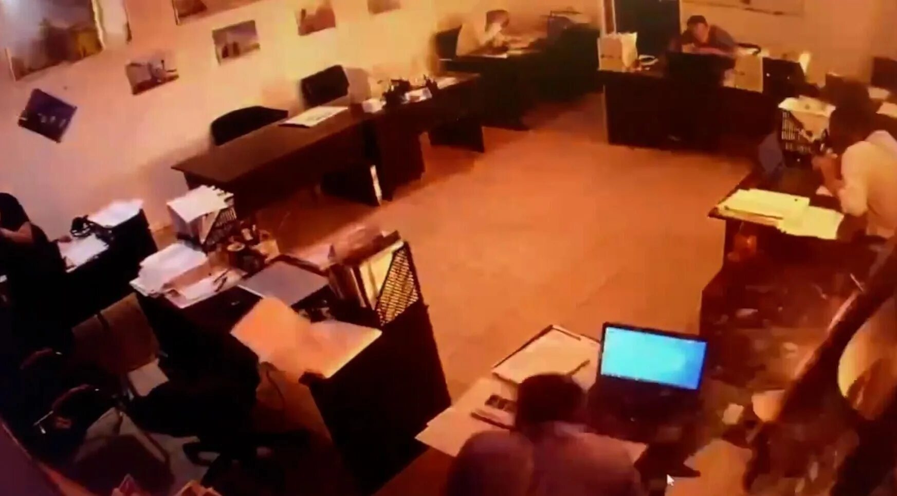 Татарстан дрон взрыв. Камера наблюдения. Камеры видеонаблюдения в офисе. Запись с камеры видеонаблюдения. Кадры из офиса.