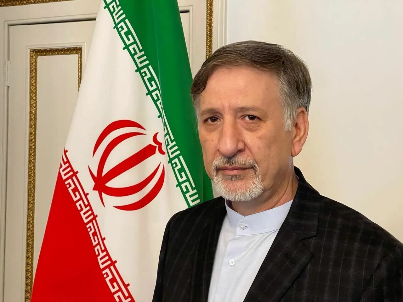 – Посол Ирана в Анкаре. Посол Ирана в кр. Дедов посол в Иране.