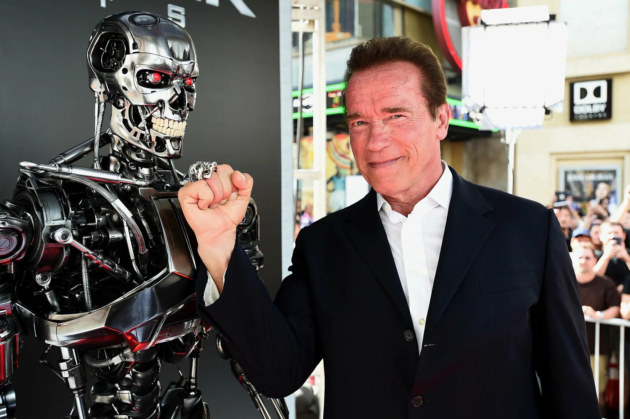 джеймс кэмерон терминатор 1. джеймс кэмерон шварценеггер. арнольд шварценеггер 2023. арнольд шварценеггер скончался. т800 шварценеггер.