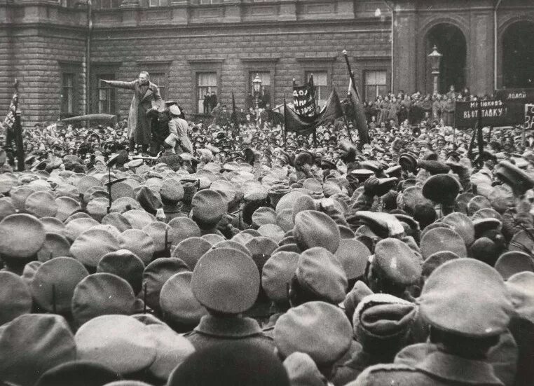 Выступления в петрограде. Апрель в петрограде в 1917. митинг в петрограде 1917. митинги в петрограде 1917 год. демонстрации в апреле 1917.
