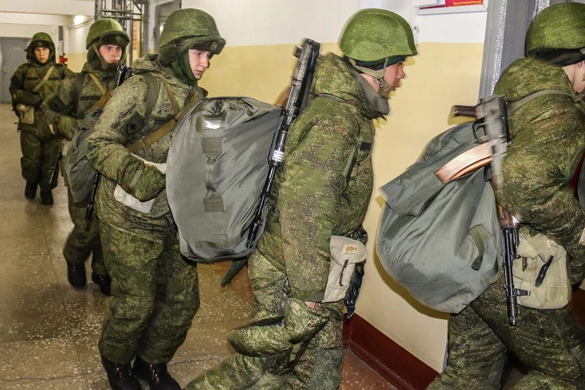 Подъем по тревоге. Военная тревога в армии. Тревога в воинской части. Экипировка солдата по тревоге.