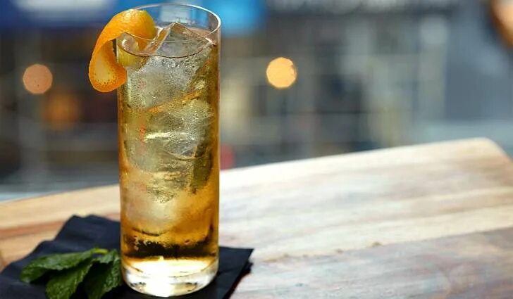 Чем заменить содовую в коктейле. Содовая вода швепс. Чем заменить содовую в коктейле. Лимонад имбирный эль. Чем заменить содовую в коктейле.