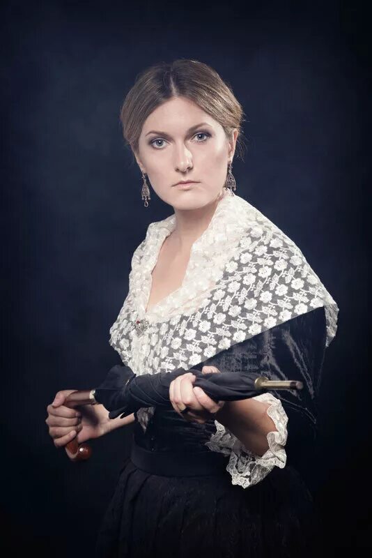 Екатерина коути. Злобная гувернантка. Miss c. Строгая гувернантка. Мисс таиланд 2023.