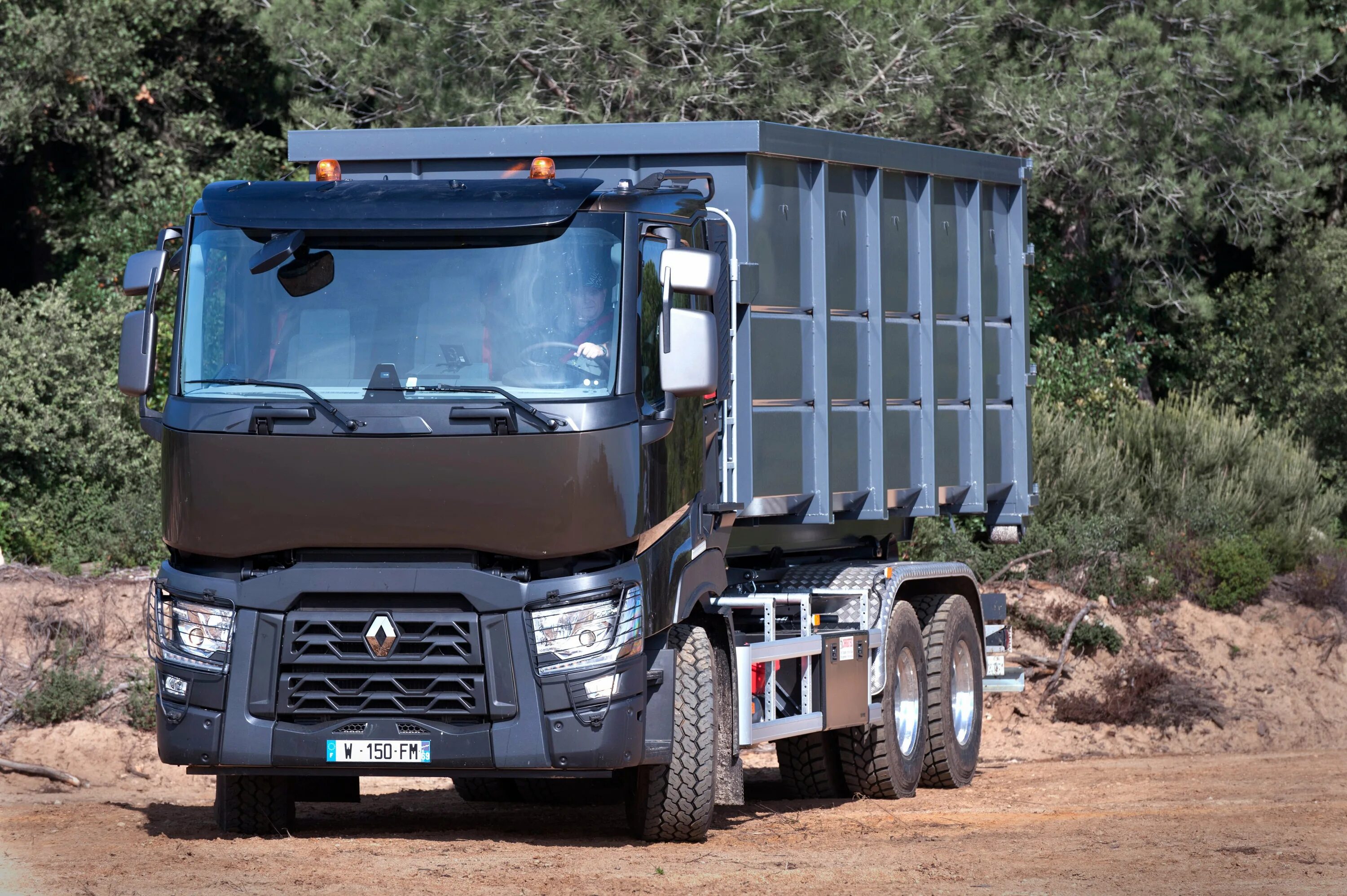 C c грузовик. Renault Trucks. Рено трак самосвал. Renault Kerax самосвал. Renault k 8x4 самосвал.