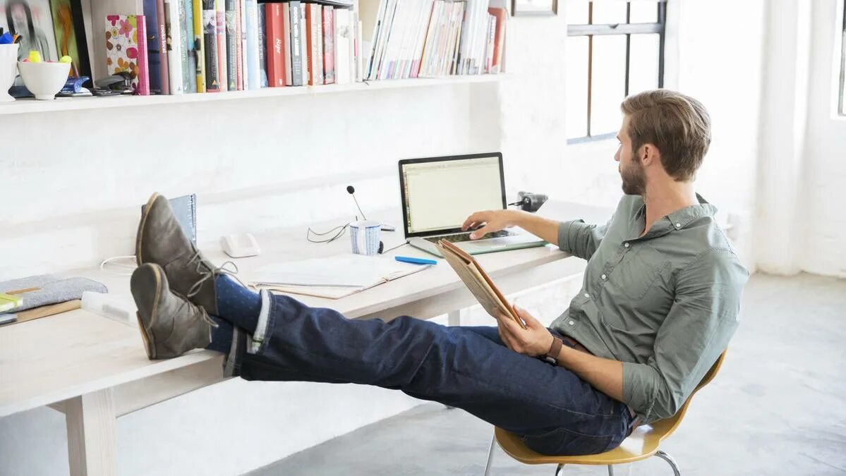 Working from home be like