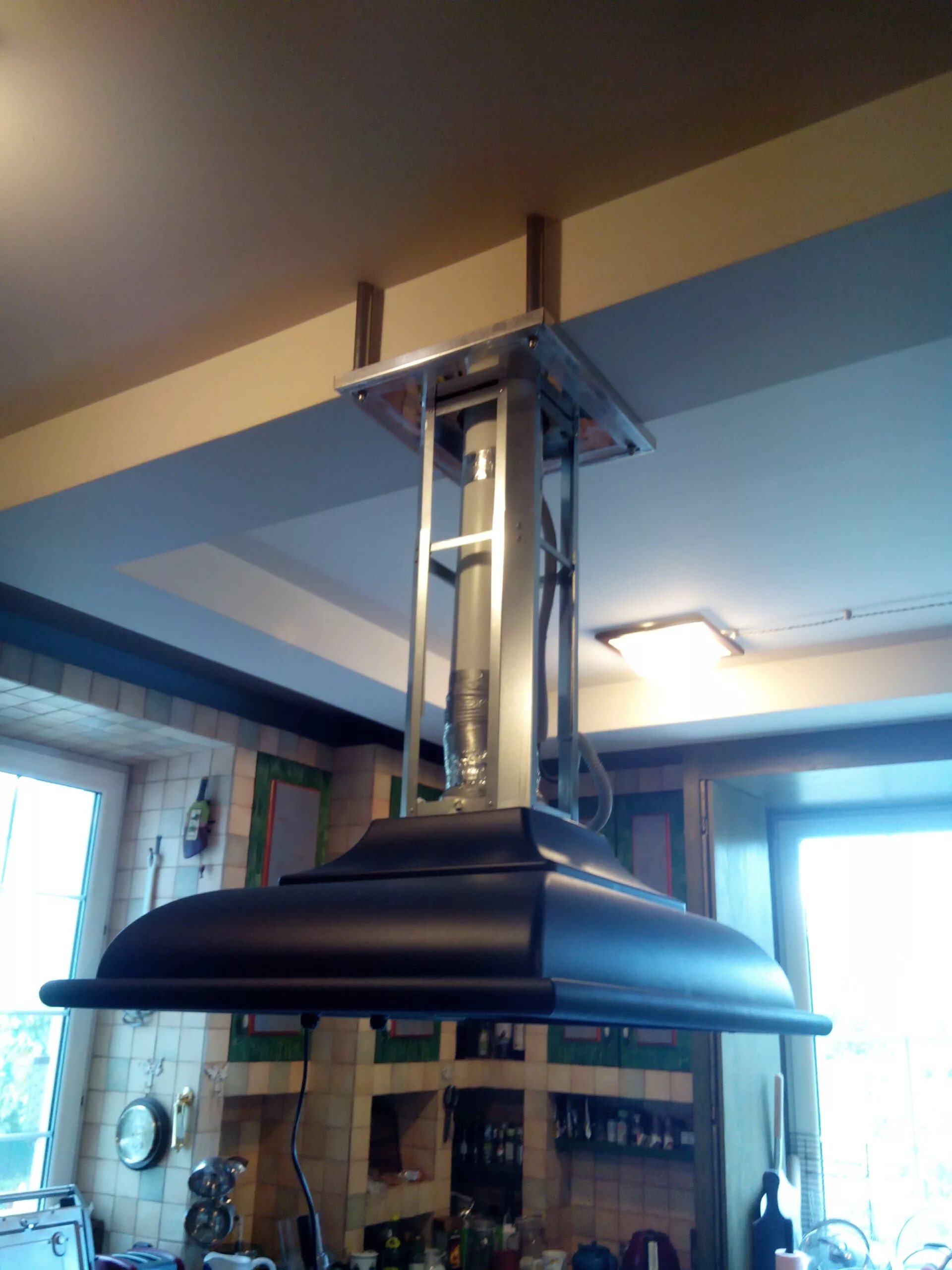 монтаж островной вытяжки