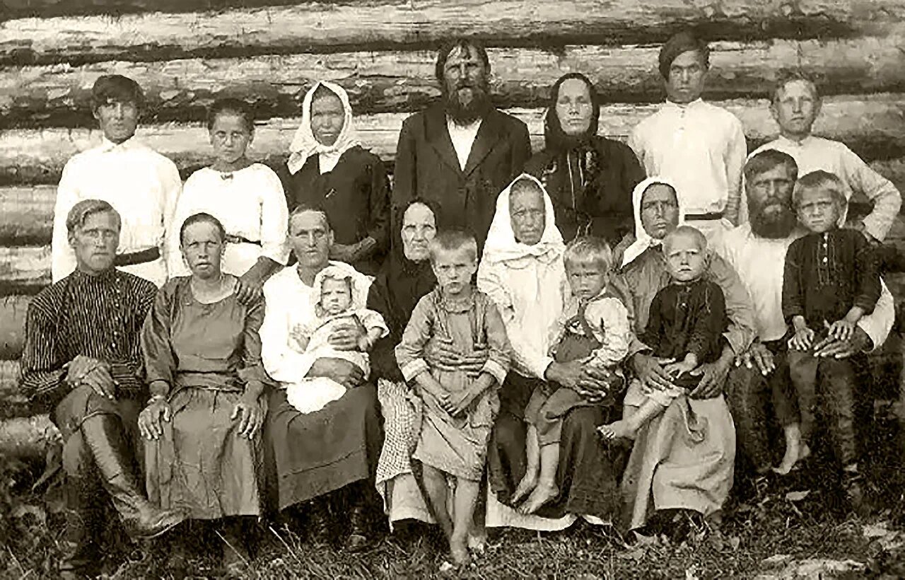 Патриархальная русская крестьянская семья 19 век 19 век. Какие раньше были семьи. Поморы до революции. Какие раньше были семьи. Крестьяне российской империи 19 века.