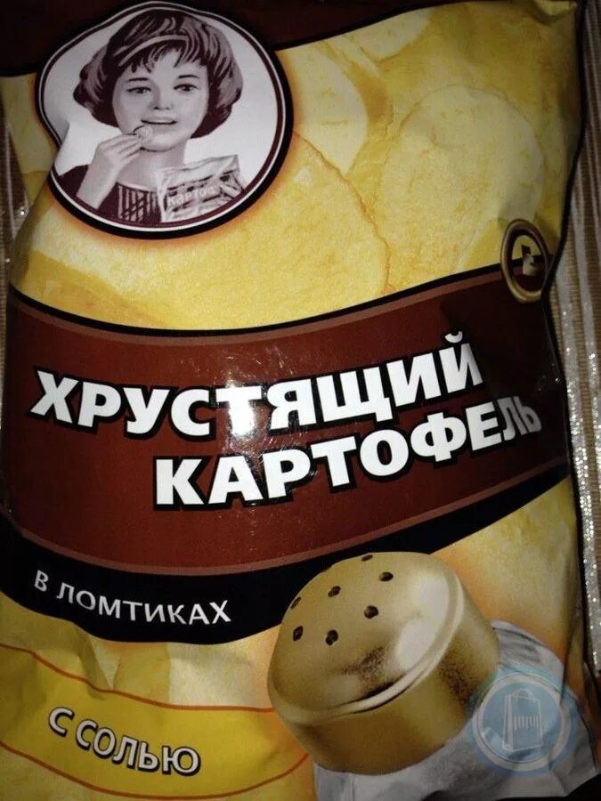 Хруст чипсов. Хрустящий картофель чипсы. хрустящий картофель в ломтиках. хрустящий картофель с солью. чипсы хрустящий картофель в ломтиках.
