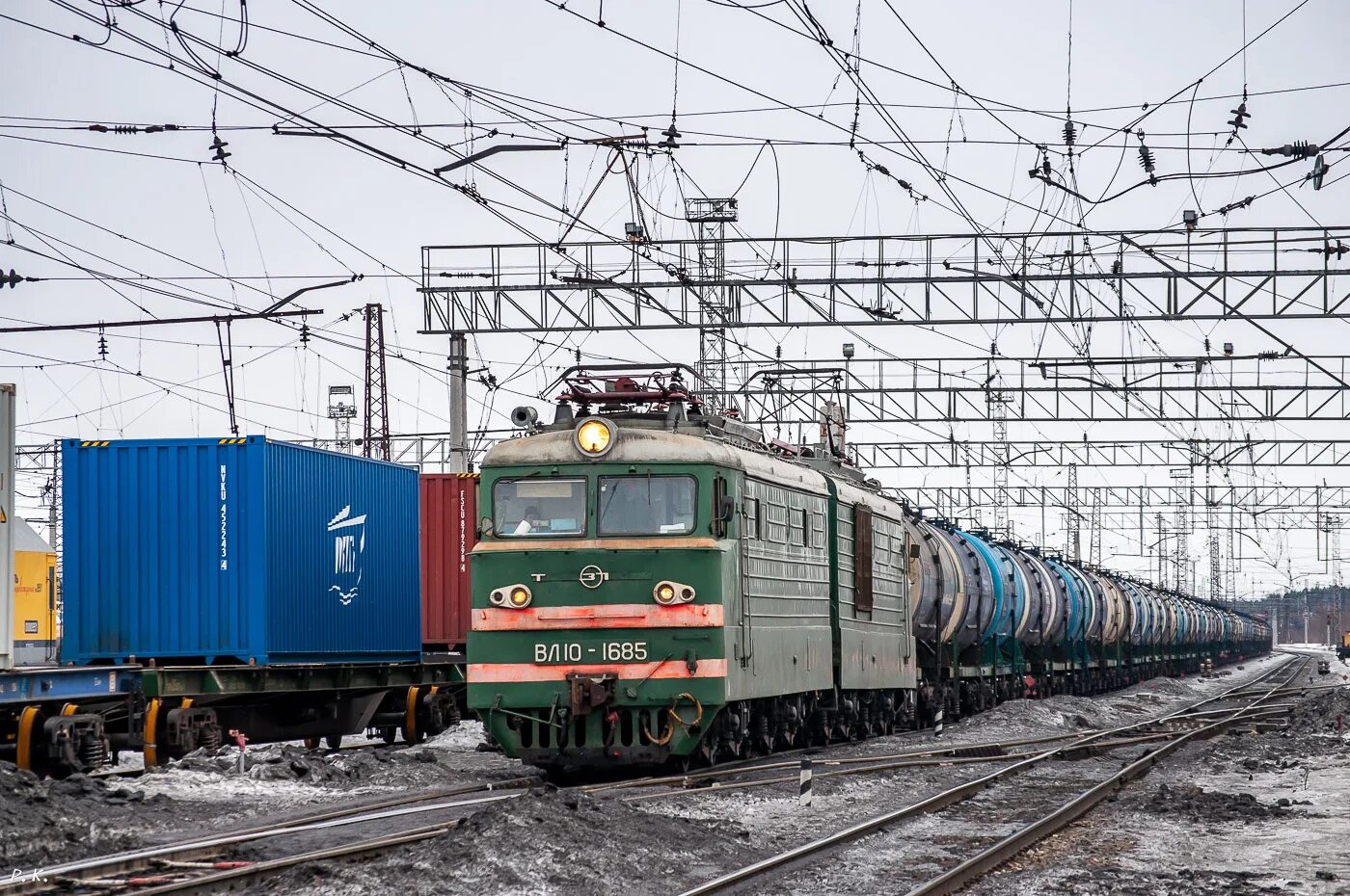 Вагоны пригородных поездов. Вл10 депо Курган. Вл10 1685. Чусовская ЖД депо. Вл 10 на станции Воскресенск.