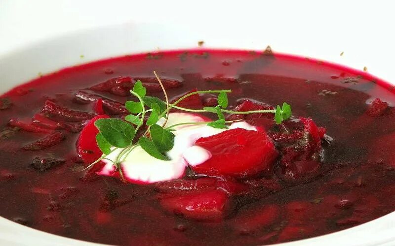 свекольник суп горячий. свекольник растение. свекольник горячий. рецепт супа свекольника с мясом. свекольник с мясом.