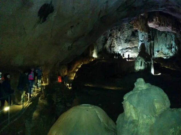 призрак в пещере. пещера привидений в крыму. пещера с привидениями. пещера с привидениями.