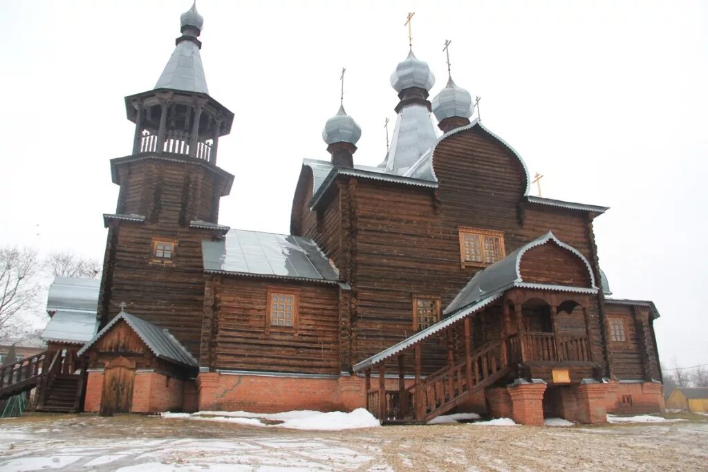 Успенский храм в подборках Калужской области. Храм в Озерском Калужская область. Успенский храм в селе подборки Козельский район. Храм Успения Пресвятой Богородицы в селе Озерском подборки.