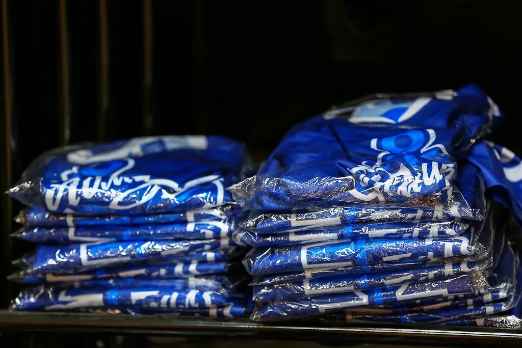 Атрибутика хк адмирал. Атрибутика адмирал владивосток. Вымпел хоккей. Атрибутика хк адмирал. Флаги хоккейных клубов.