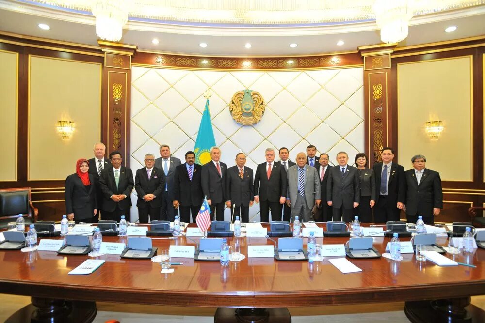 Казахстан малайзия. Сенат Казахстана. Парламент Казахстана. Сенат парламента. Казахстан и Великобритания.