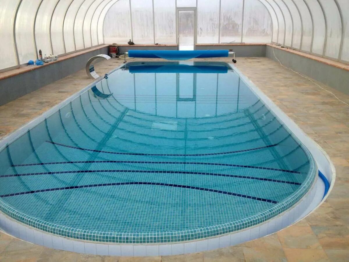 Почему закрыли бассейны. Крытые бассейны. закрытый бассейн. закрытый бассейн на даче. крытый бассейн с подогревом на даче.