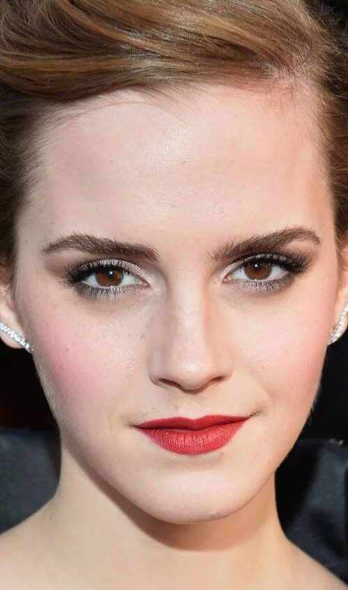 Emma without. Эмма уотсон макияж. эмма уотсон с красной помадой. эмма уотсон глаза. emma watson makeup.
