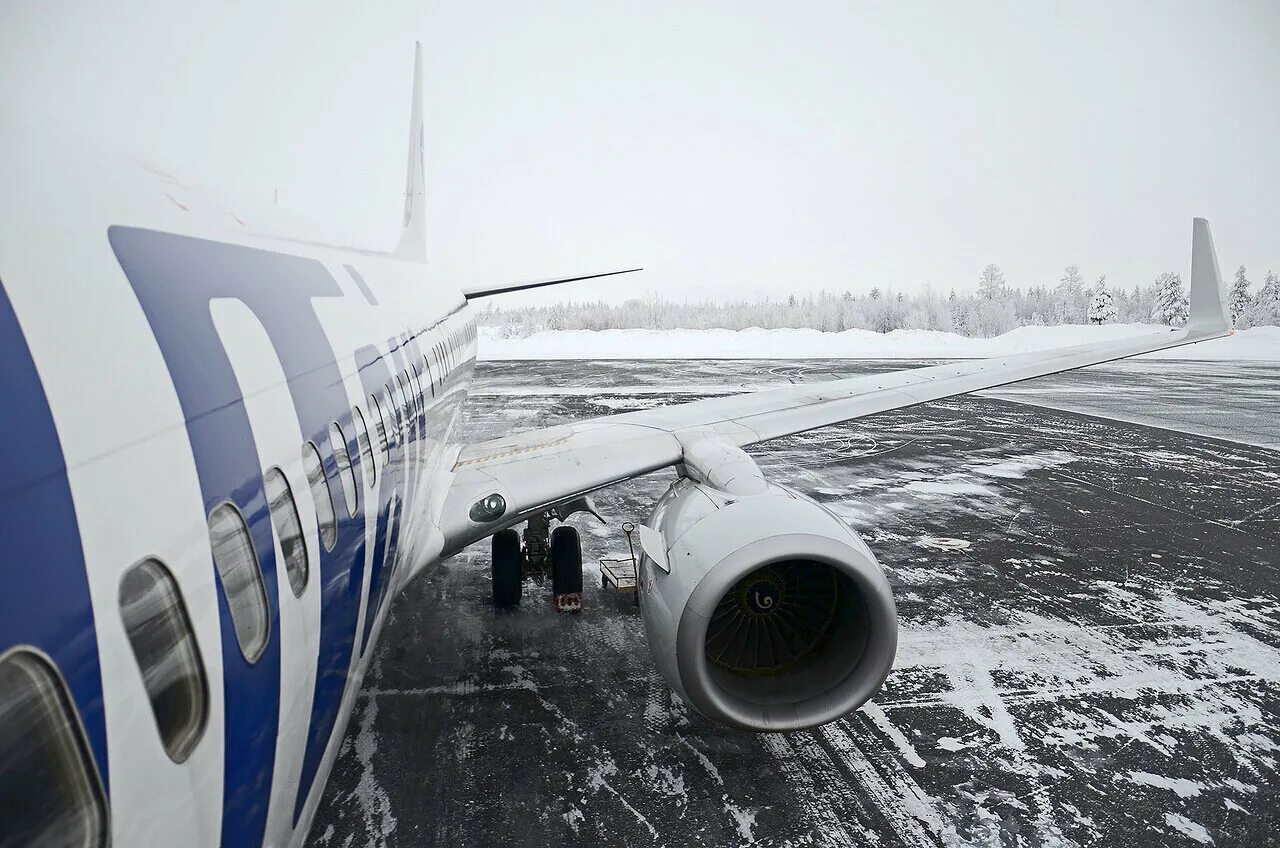 Аэропорт Ноябрьск. Аэропорт Ноябрьск фото. Ноябрьск самолеты аэропорт. Ноябрьск с самолета.