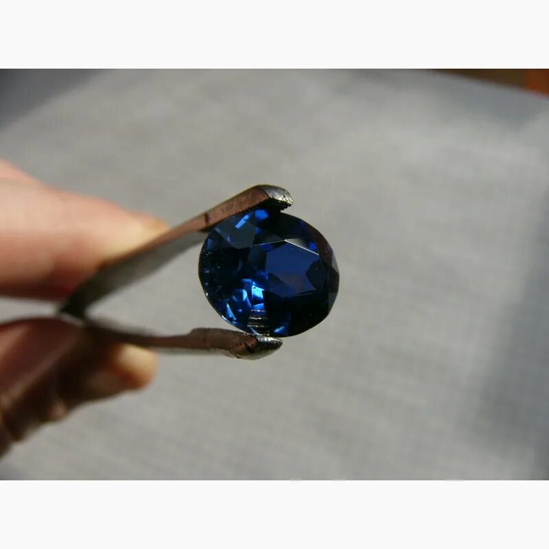 Синтез сапфира. Синий драгоценный камень. Сапфир с русскими субтитрами. Лейкосапфир искусственный сапфир. Синий драг камень сапфир.