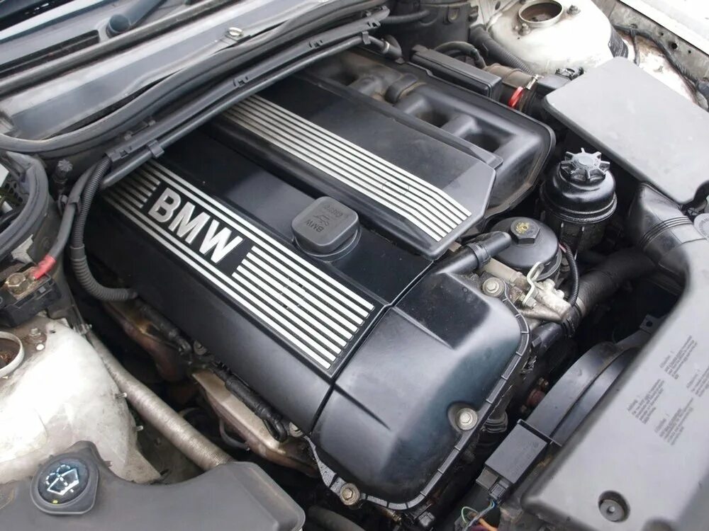 Bmw e34 525i двигатель. Bmw e39 m52. Bmw 520i e34. Номер мотора на бмв е39 2. Е 34 мотор 520i.