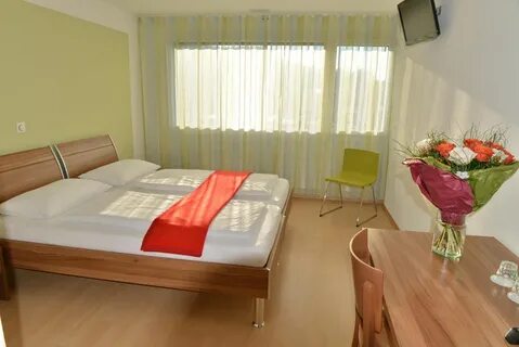 Moggs motel