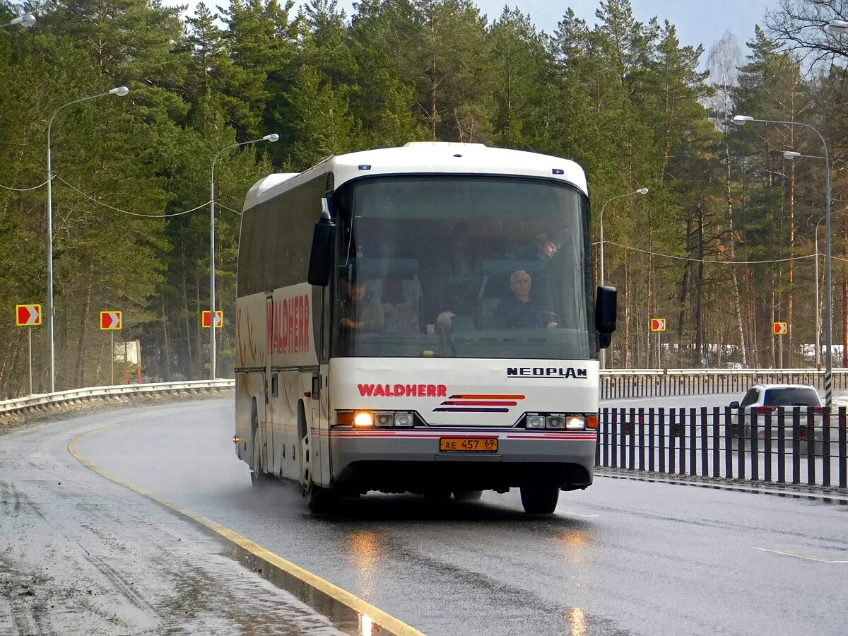 Автобусы калуга сайт. Неоплан 316 SHD Транслайнер. Автобус Юхнов Калуга. Автобус 69 Калуга. Автобус Калуга Смоленск.