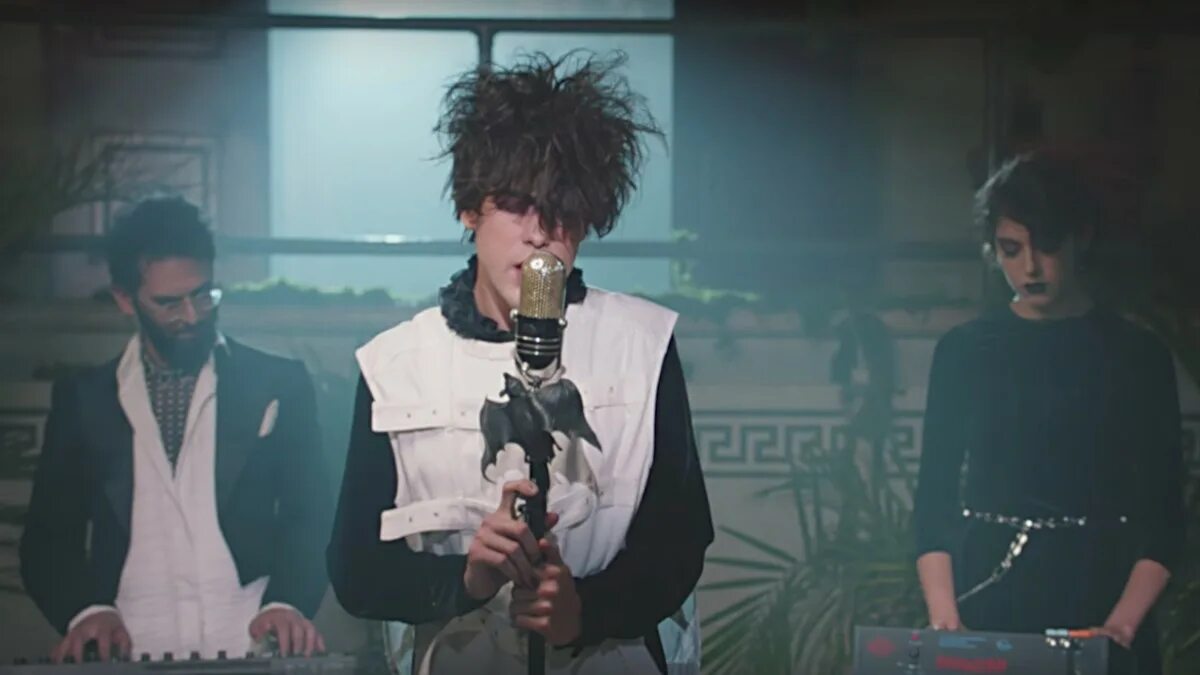 Песня литл дарк эйдж. Little Dark age MGMT. MGMT клип. Эндрю Ванвингарден little Dark age. MGMT little Dark age клип.