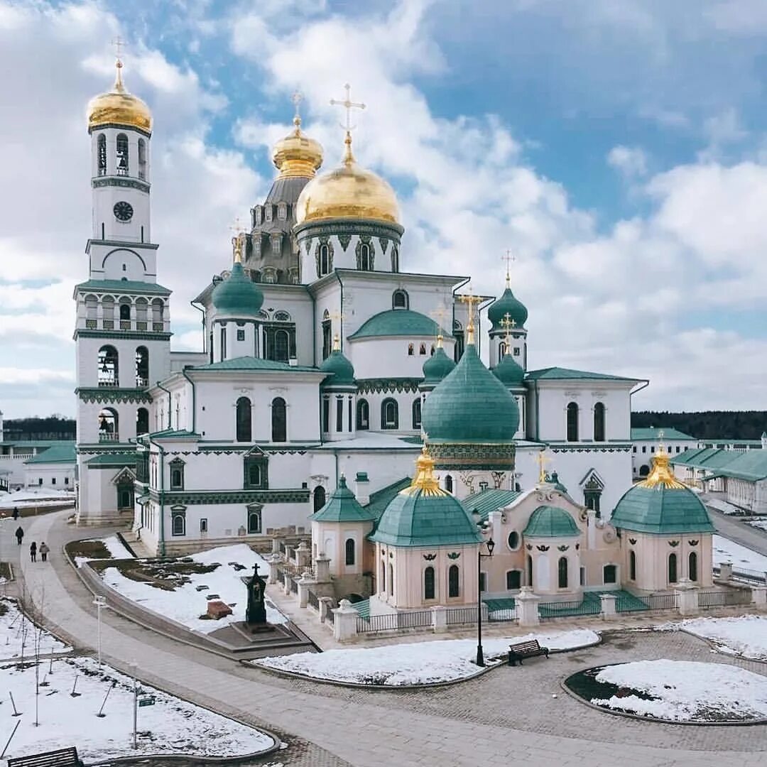 Истра куда сходить. Воскресенский Новоиерусалимский монастырь Истра. Истра новый Иерусалим монастырь. Новоиерусалимский храм в Истре.