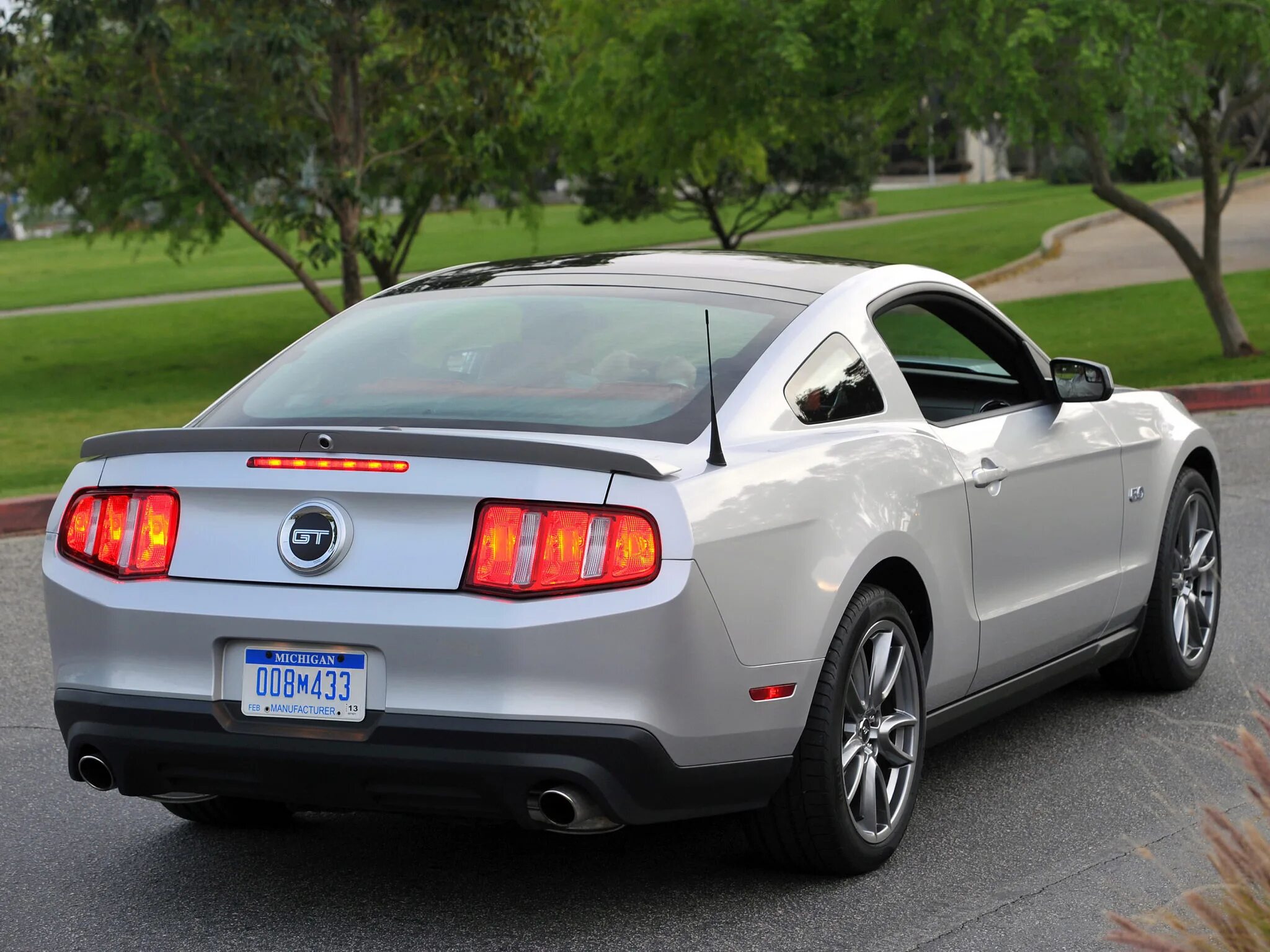 Л 5 2012. Ford Mustang gt 2010. Форд Мустанг ГТ 2010. 2010 Ford Mustang 5.0 gt. Форд Мустанг ГТ 2011.