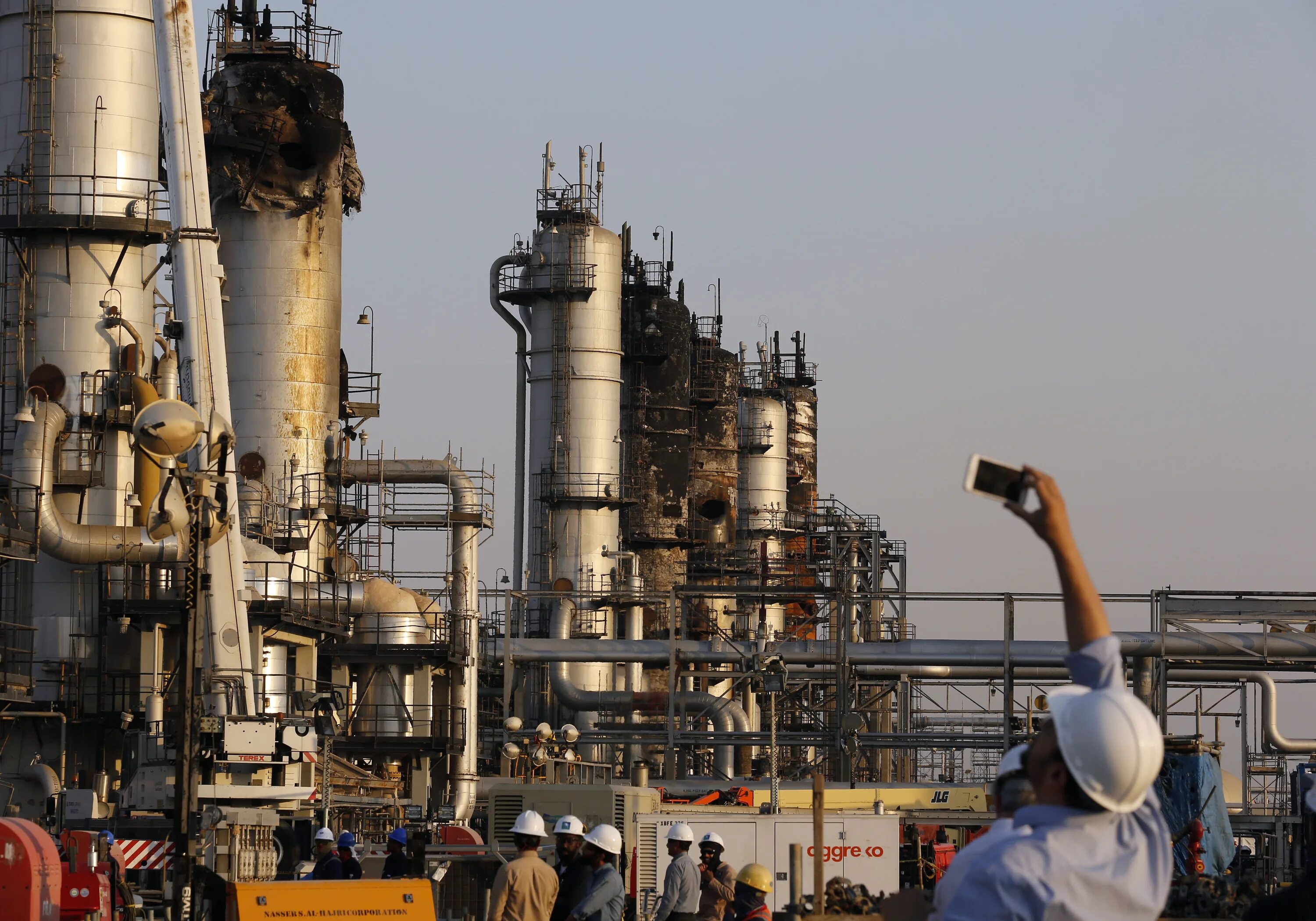 Завод в Саудовской Аравии Арамко. НПЗ Саудовской Аравии. Нефтеперерабатывающий завод в Саудовской Аравии. Саудовская Аравия нефтедобыча. Саудовская аравия какая нефть