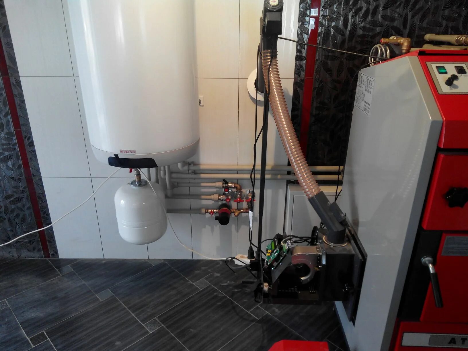 Котлов город. Котел в минске 2мв. Котельная минск. Отопительные котлы sas uwt 100. Автоматика котла тис уни.