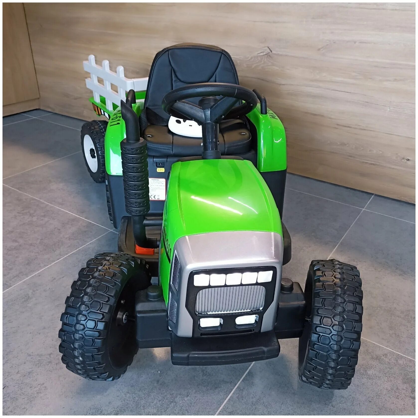 Bettyma трактор с прицепом. Peg perego john deere. Детский электромобиль трактор с прицепом цвет красный. Детский электротрактор с прицепом. Электромобиль трактор.