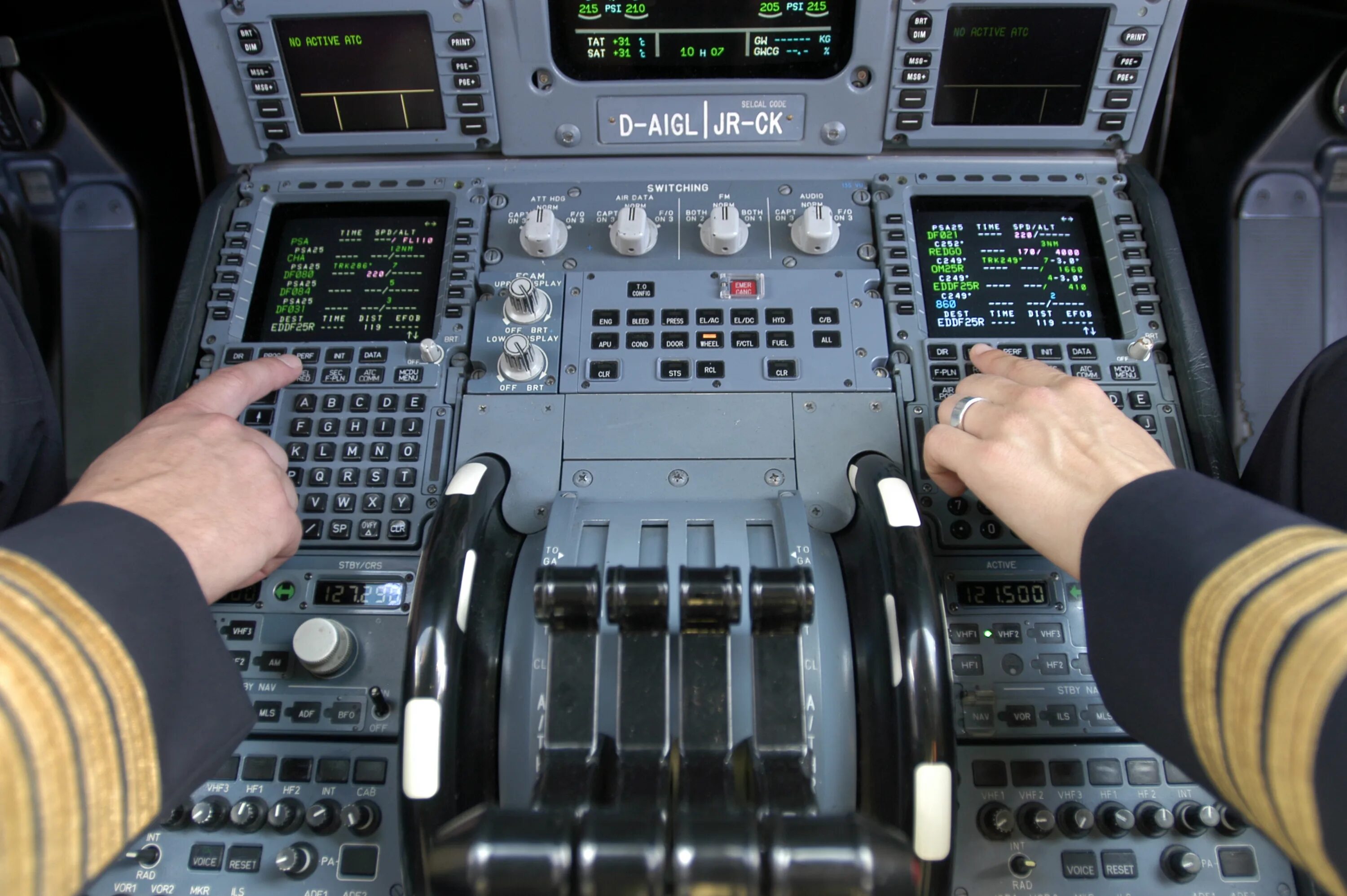Automatic pilot. Flight Management System FMS. CMA 9000 FMS. FMS 3400. FMC 737.