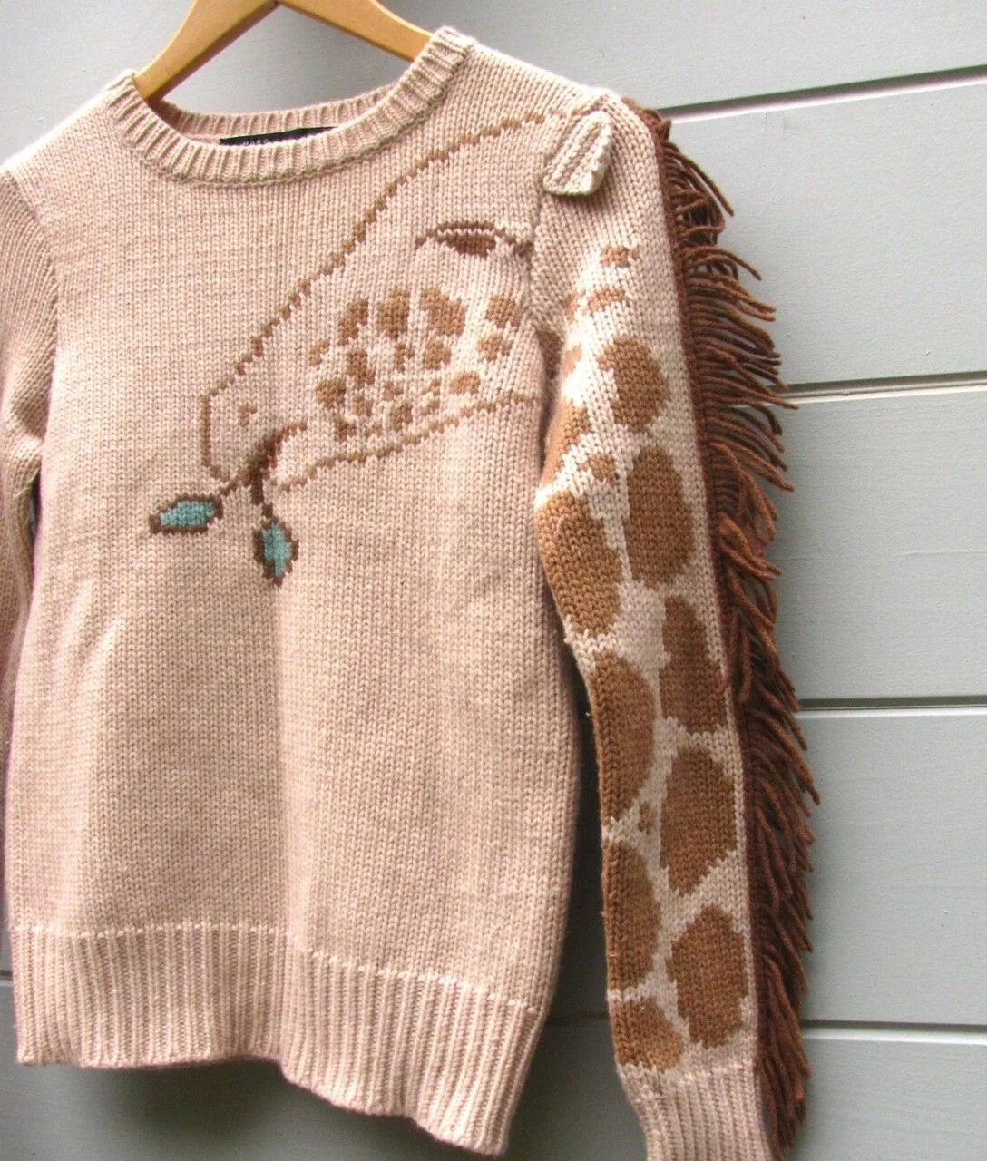 Декор детского свитера. Вязаный Жираф в свитере. Вышивка на детском джемпере. Свитер с жирафом. Джемперы своими руками