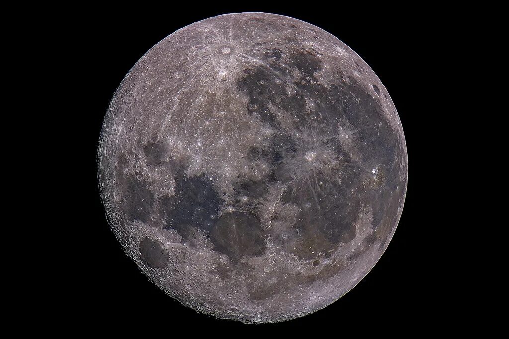 Луна ком полная. Фото Луны. Снимок Луны в качестве.