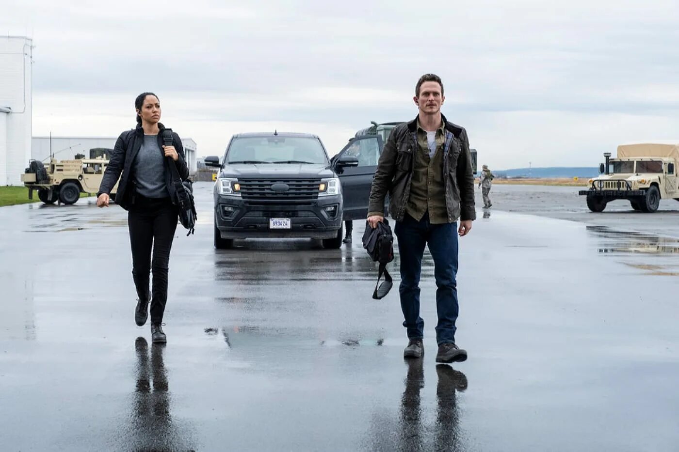 Обломки 2025. Debris (nbc) first look сериал. такер джонатан восприятие сериал. обломки сериал 2025 постер. сериал обломки 2025 инфлюкс.