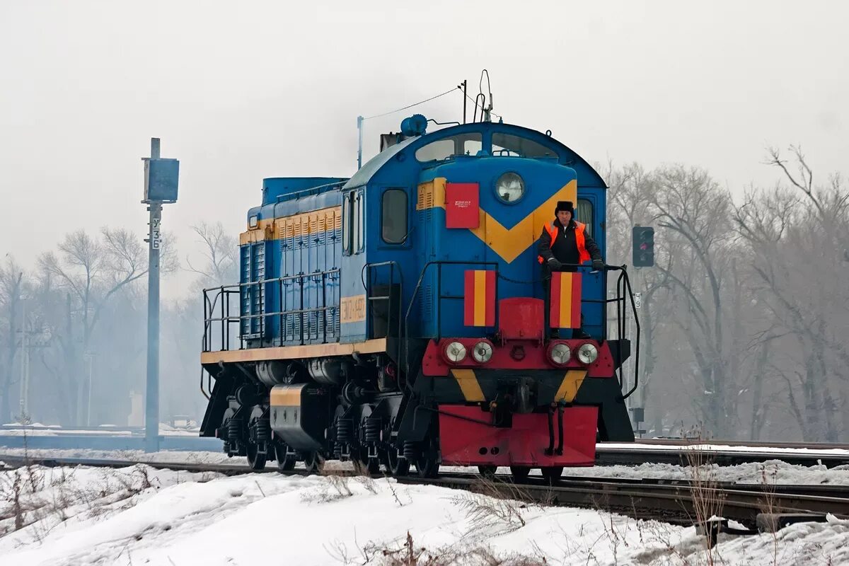 Тэм 2ум тепловоз. Тэм2 тепловоз. тэм18 тепловоз. тэм2 тепловоз зеленый. тэм2 слюдянка.