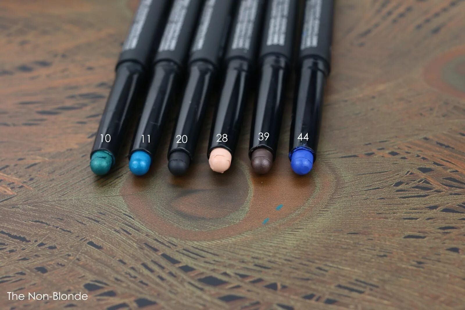 Long lasting stick eyeshadow. Kiko Eyeshadow Stick. Kiko Milano Stick Eyeshadow. Kiko Milano long lasting Eyeshadow Stick 48. Kiko Milano long lasting Eyeshadow Stick.