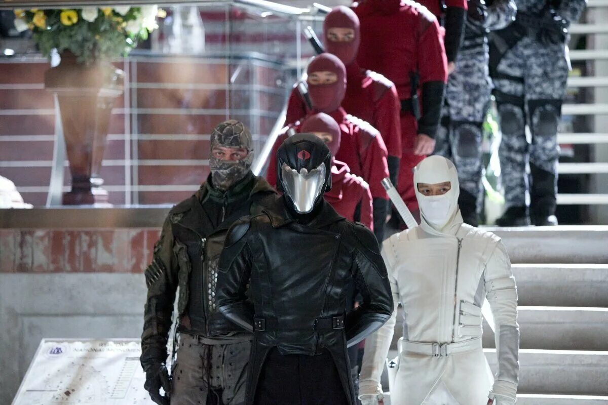 Gi joe баронесса. Joe: retaliation. Кобра коммандер марвел. Бросок кобры 2 люк брейси. G i joe кобра.