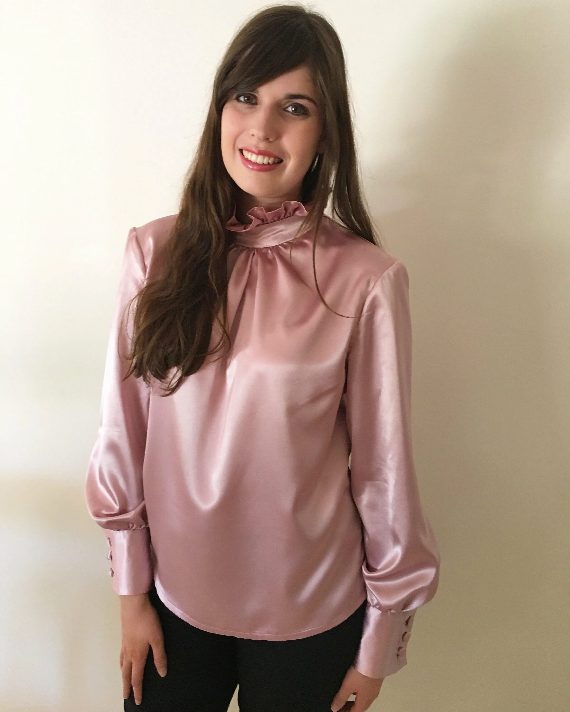 Блузки из атласа. Satin Blouse атласные. Блуза аскот. Атласная блузка.