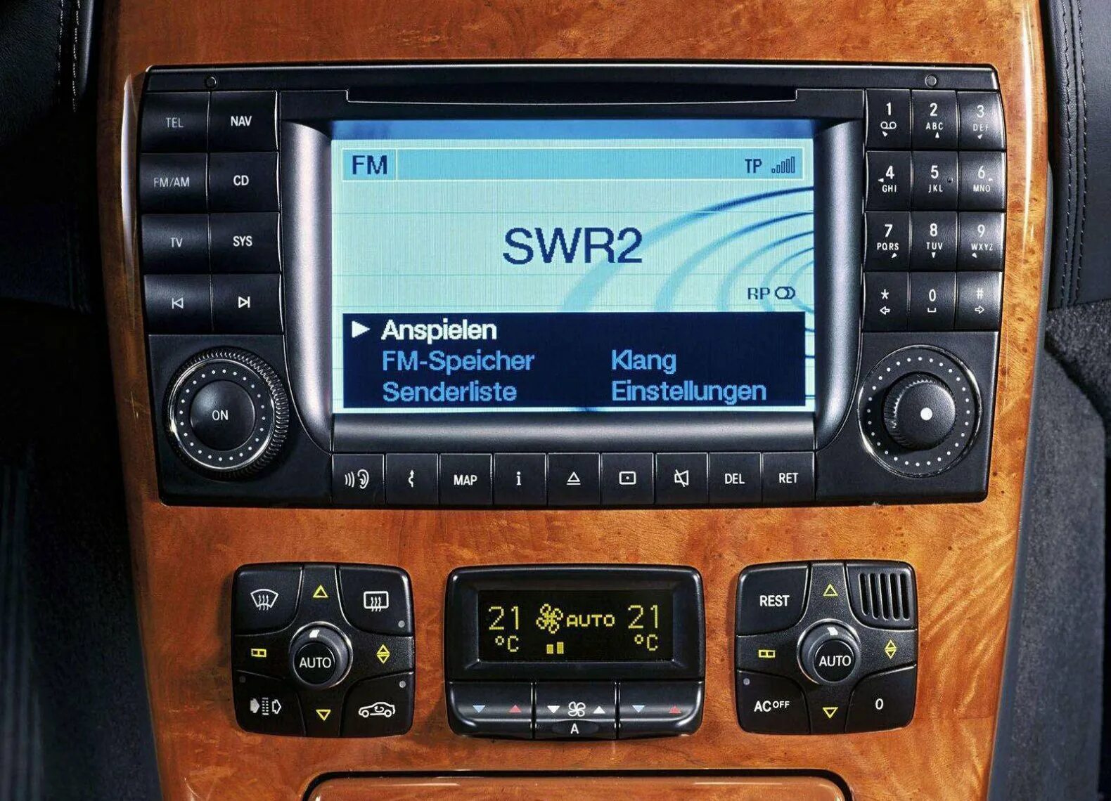 Mercedes comand 2. Магнитола mercedes w210. Command mercedes w211. Command w. Mercedes comand ntg2.